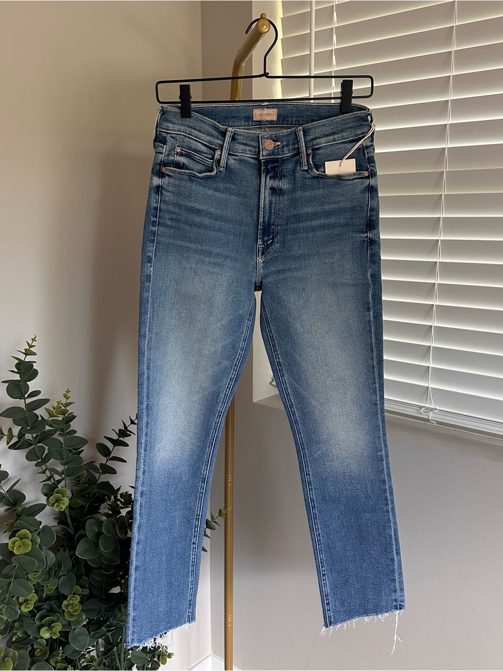 NEW MOTHER Jeans Mid Rise Dazzler Ankle Fray 28